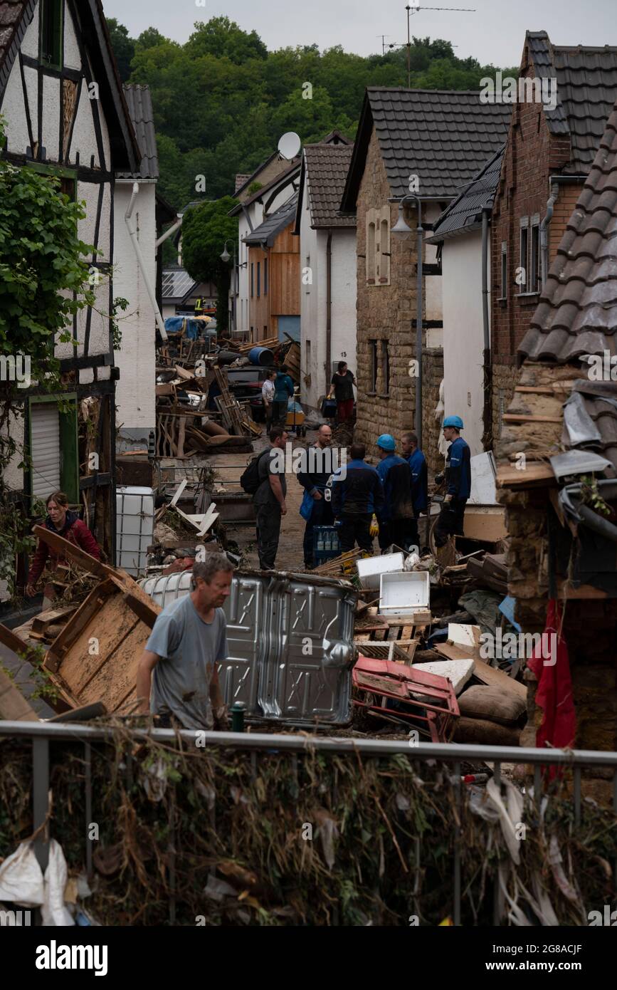 Hochwasser in NRW, dem Dorf Iversheim an der Erft, war fast vollständig überflutet Schäden an fast allen Gebäuden und der Straße, Sanierung, Ivershe Stockfoto