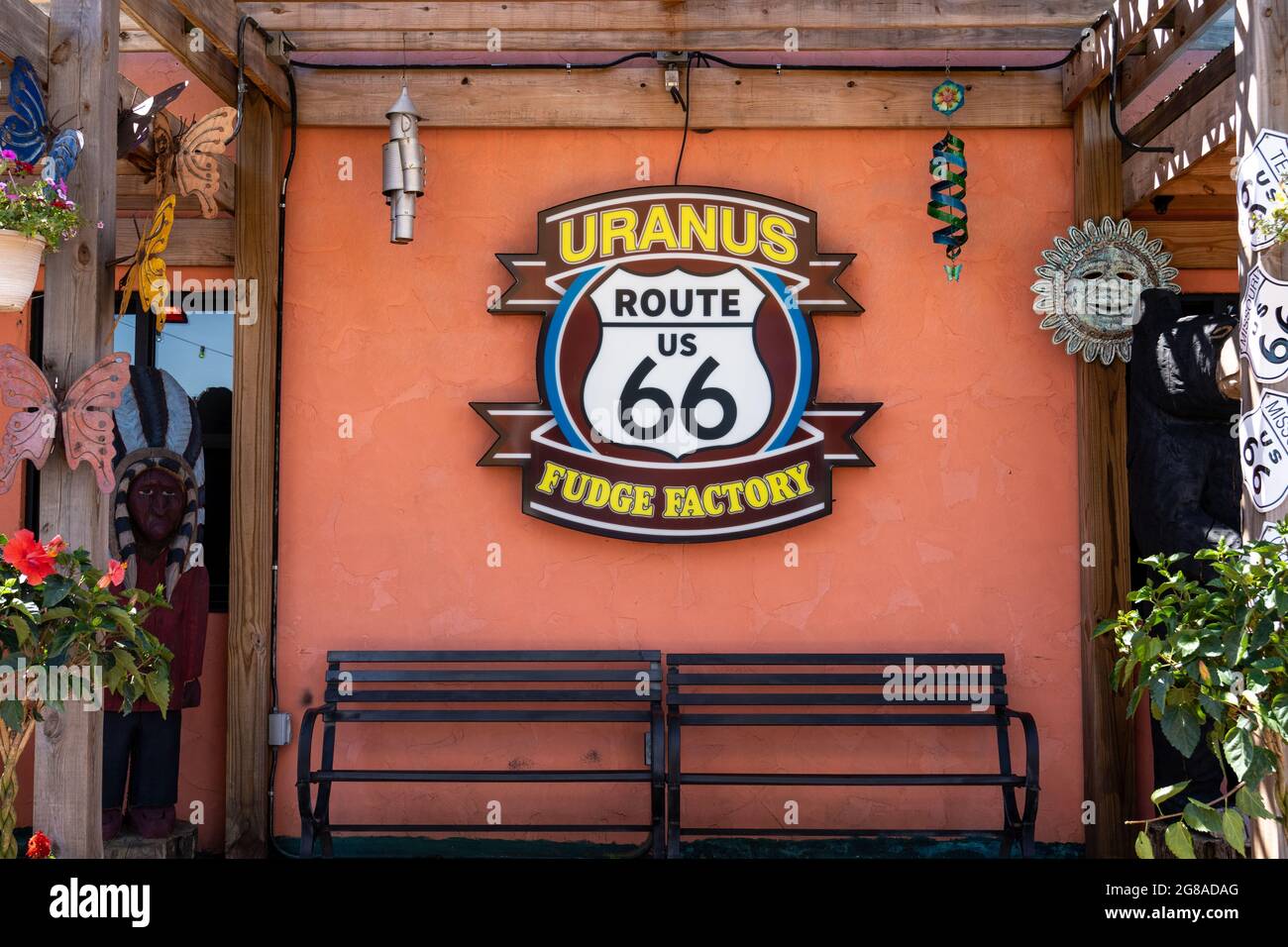 St Robert, MO - 13. Juni 2021: Die Uranus Fudge Factory ist ein beliebter Touristenstopp entlang der Route 44 und der historischen Route 66, auch bekannt als State Highway z. Stockfoto