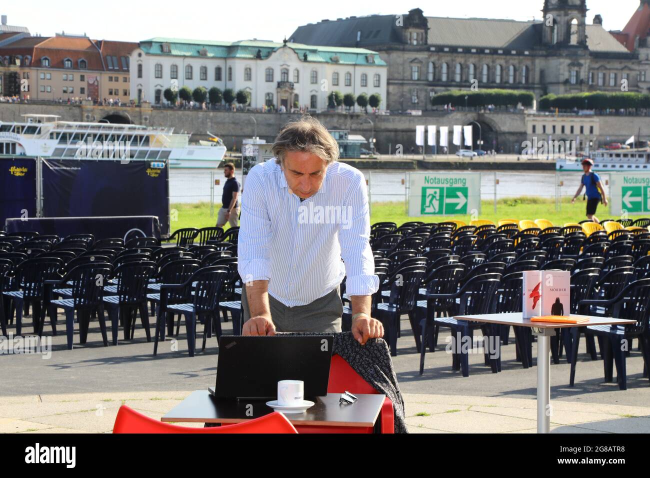 Lesung und Vortrag von Veikko Bartel: Mörderinnen und Mörder - echte Fälle eines Straffreidigers open air innerhalb der Filmnächte am Königsufer.Dre Stockfoto