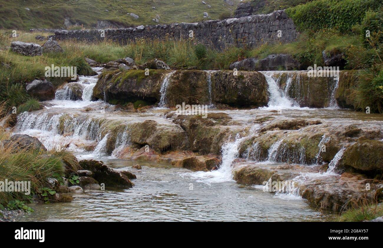Wasserfall im Caher Valley in der Nähe von Fanore Beach Co Clare Ireland Stockfoto