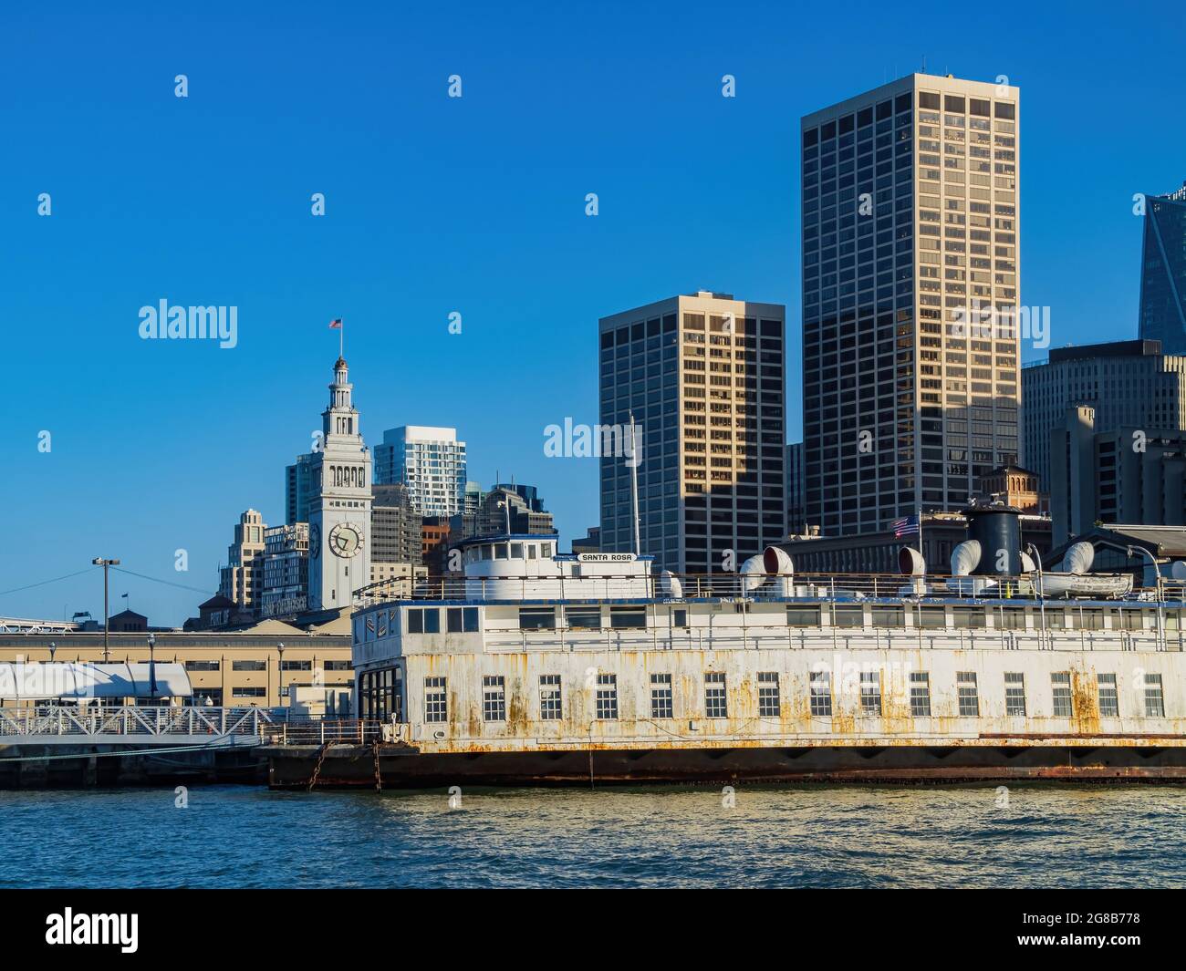 San Francisco, 20. MAI 2021 - sonnige Aussicht auf das Ferry Building Stockfoto