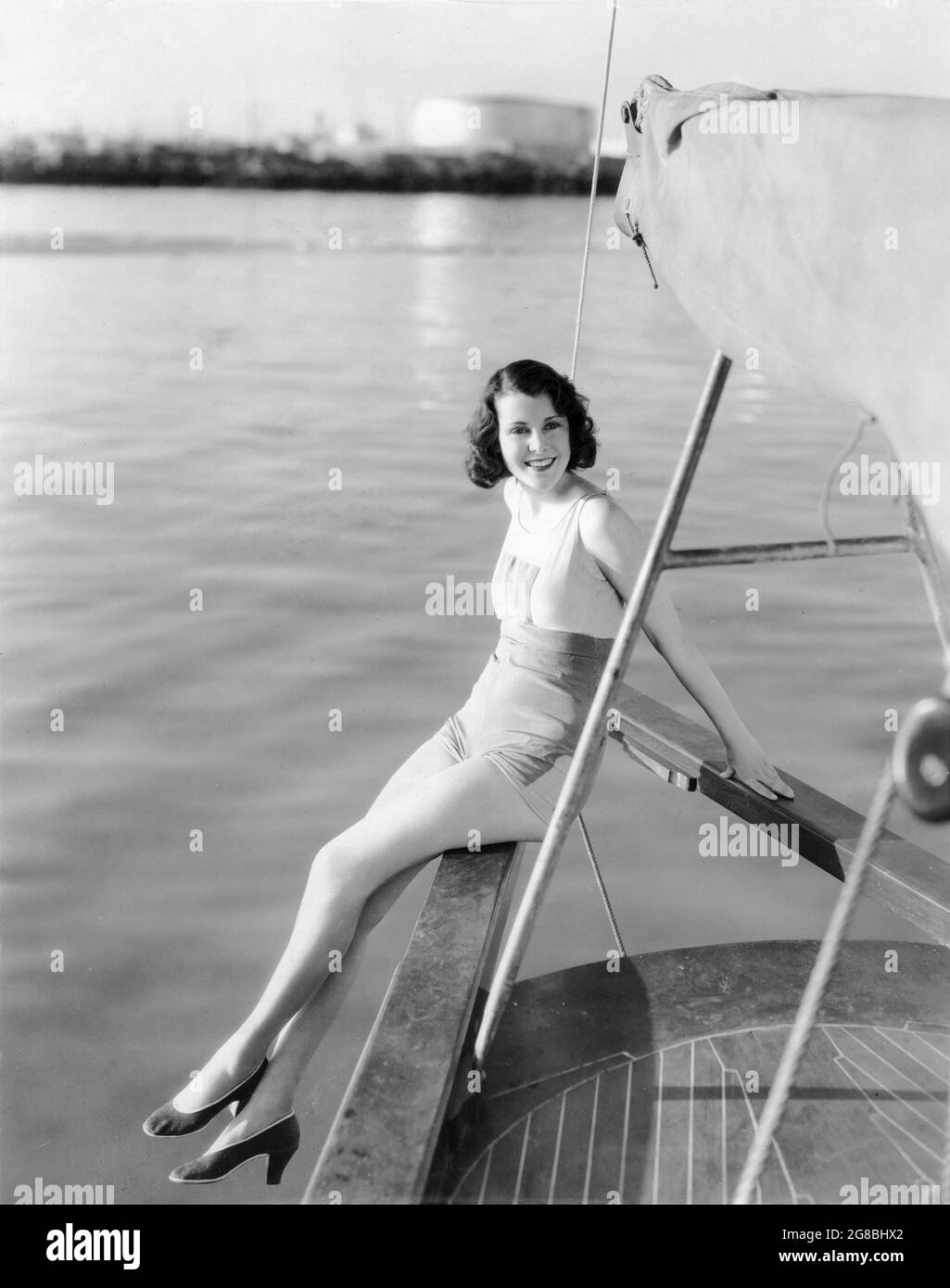 FRANCES DEE 1931 Badeanzug Werbepose in der Nähe von Catalina Island in Kalifornien Werbepose für Paramount Picturs Stockfoto