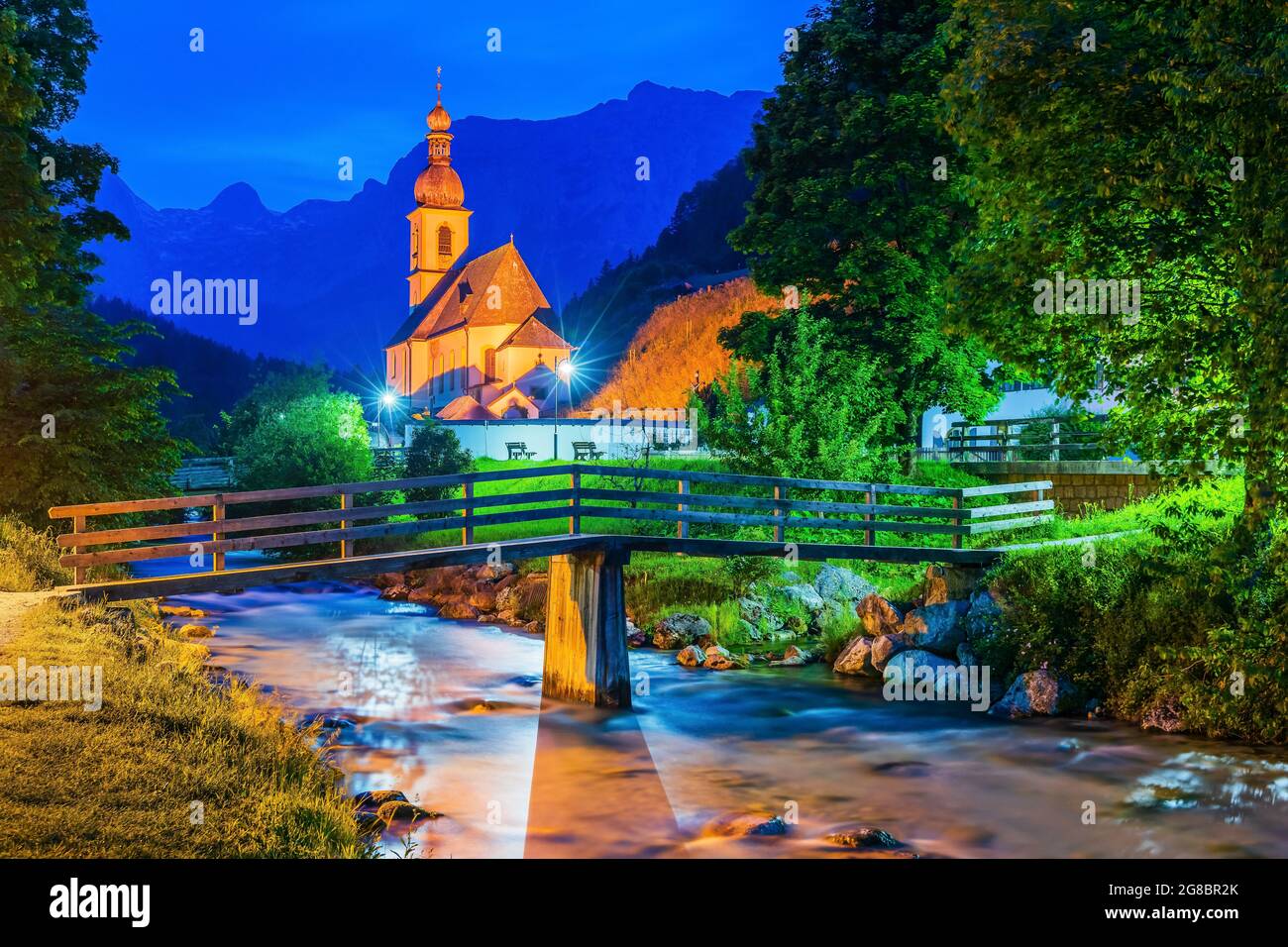 Nationalpark Berchtesgaden, Deutschland. Pfarrkirche St. Sebastian im Dorf Ramsau Stockfoto