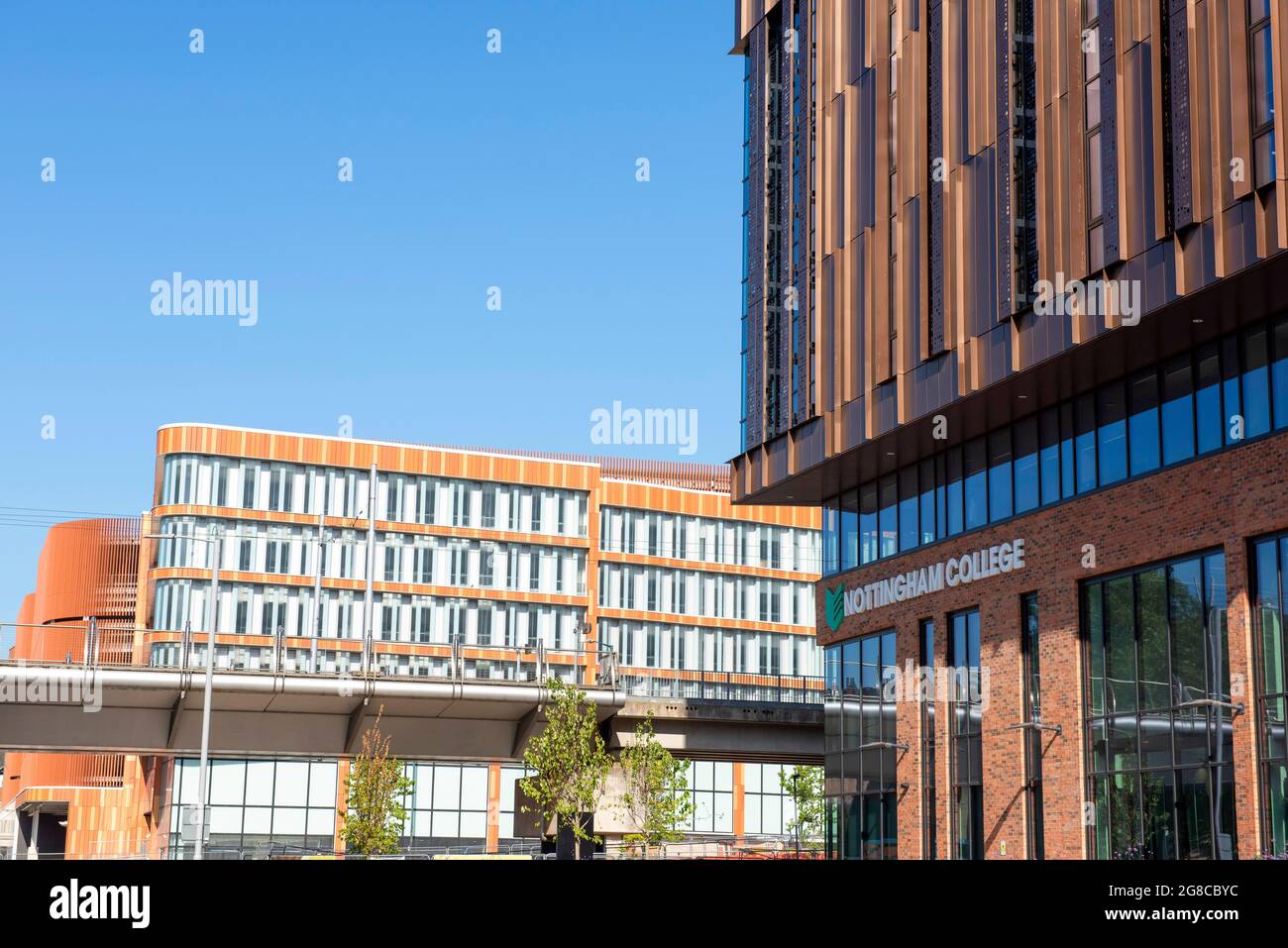 Sommermorgen im neuen Nottingham College City Hub an der Südseite von Nottingham City, Nottinghamshire, England Stockfoto