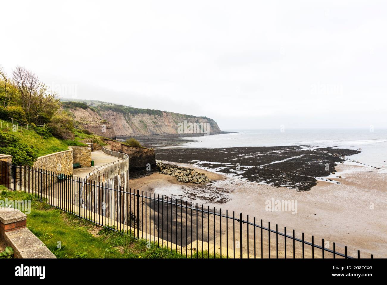 Robin Hoods Bay, zerklüftete Küste, Yorkshire, Großbritannien, England, Yorkshire Coast, Robin Hoods Bay Strand, Robin Hoods Bay Küste, Küste, Küste, Strand Stockfoto