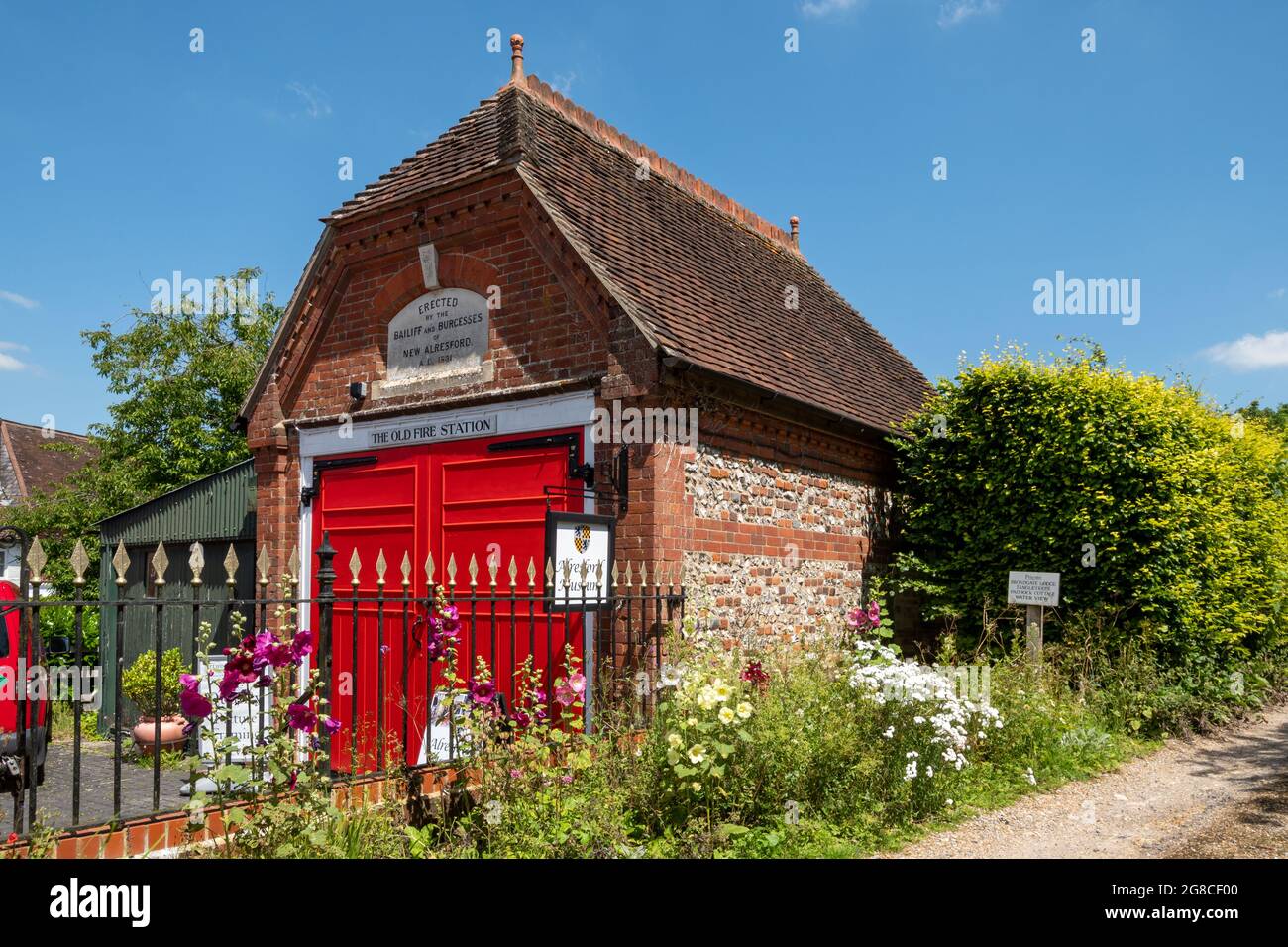 Die Old Fire Station in Alresford, Hampshire, England, Großbritannien, ein denkmalgeschütztes Gebäude und Stadtmuseum. Stockfoto