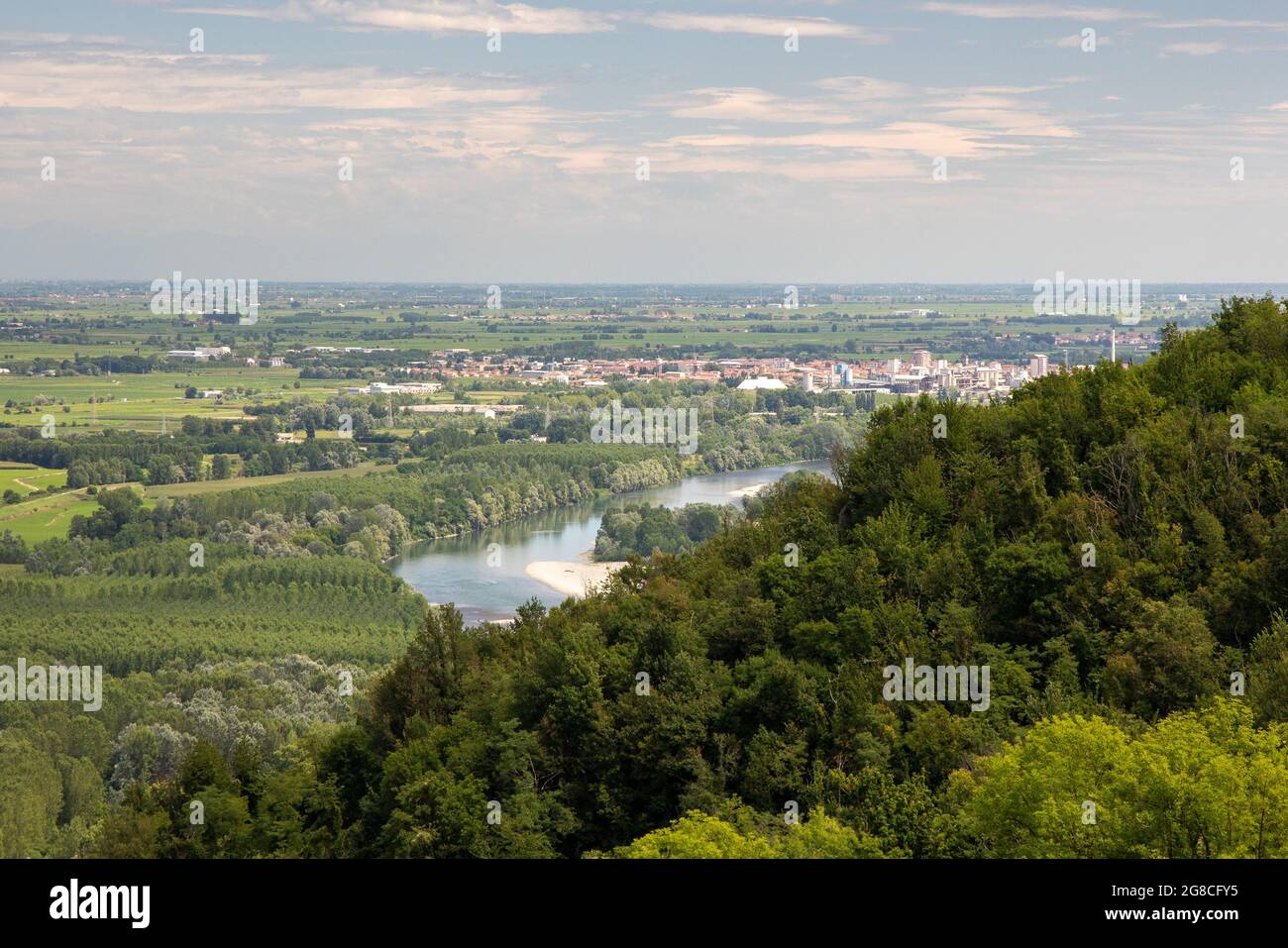 Panoramablick über den Po und das Dorf Trino vercellese Stockfoto