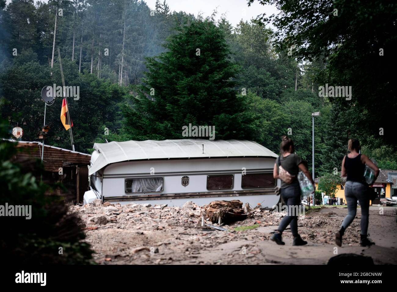 19. Juli 2021, Nordrhein-Westfalen, Mulartshütte: Der Campingplatz Vichtbachtal wurde von der Flut völlig verwüstet. Das Dorf Mulartshütte bei Aachen ist von den Überschwemmungen in Nordrhein-Westfalen schwer getroffen. Foto: Fabian Strauch/dpa Stockfoto