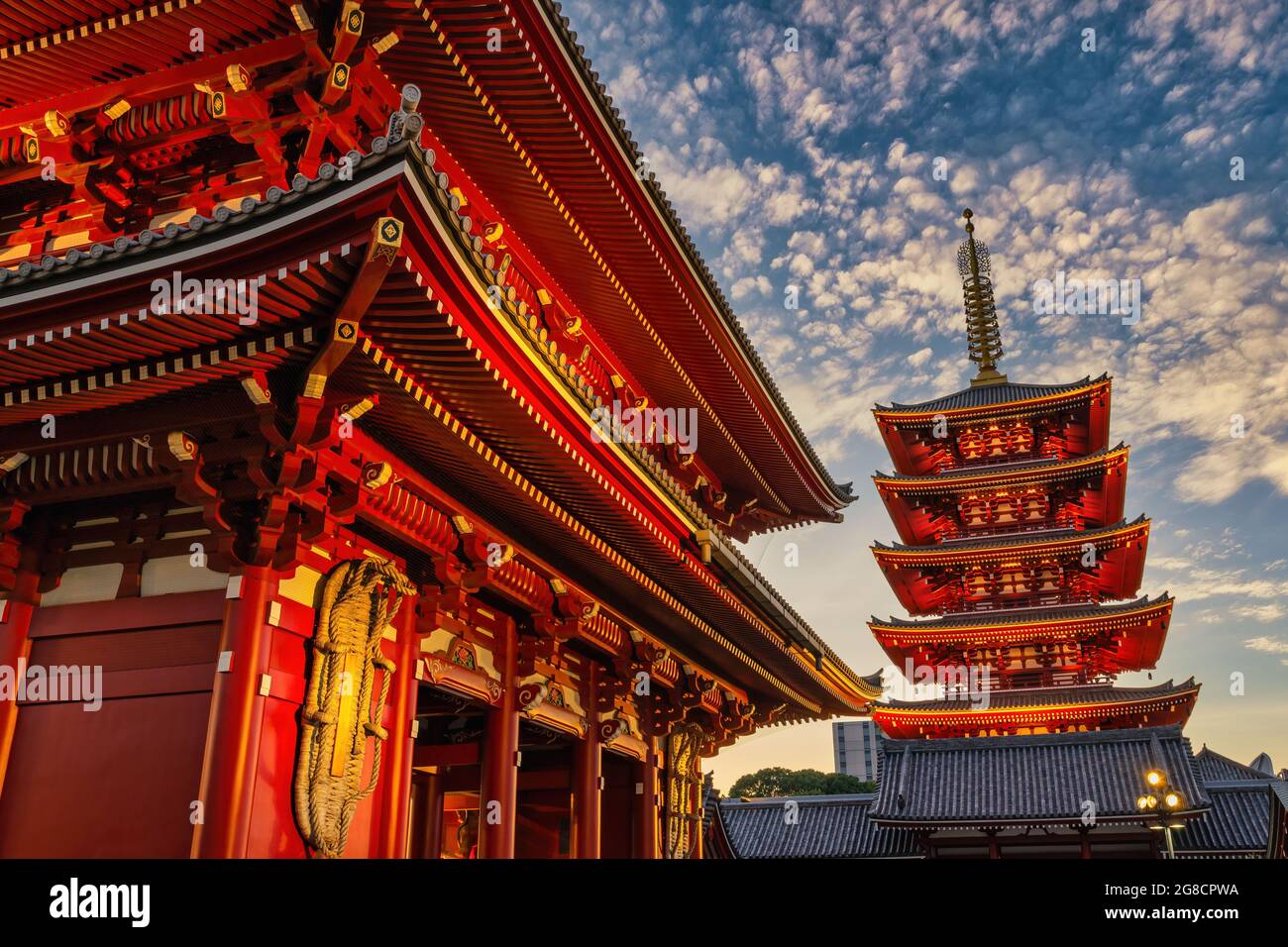 Tokio, Japan - 26. Oktober 2017 : Tokyo Japan, Skyline der Sonnenuntergänge am Asakusa-Tempel (Senso-Ji) Stockfoto