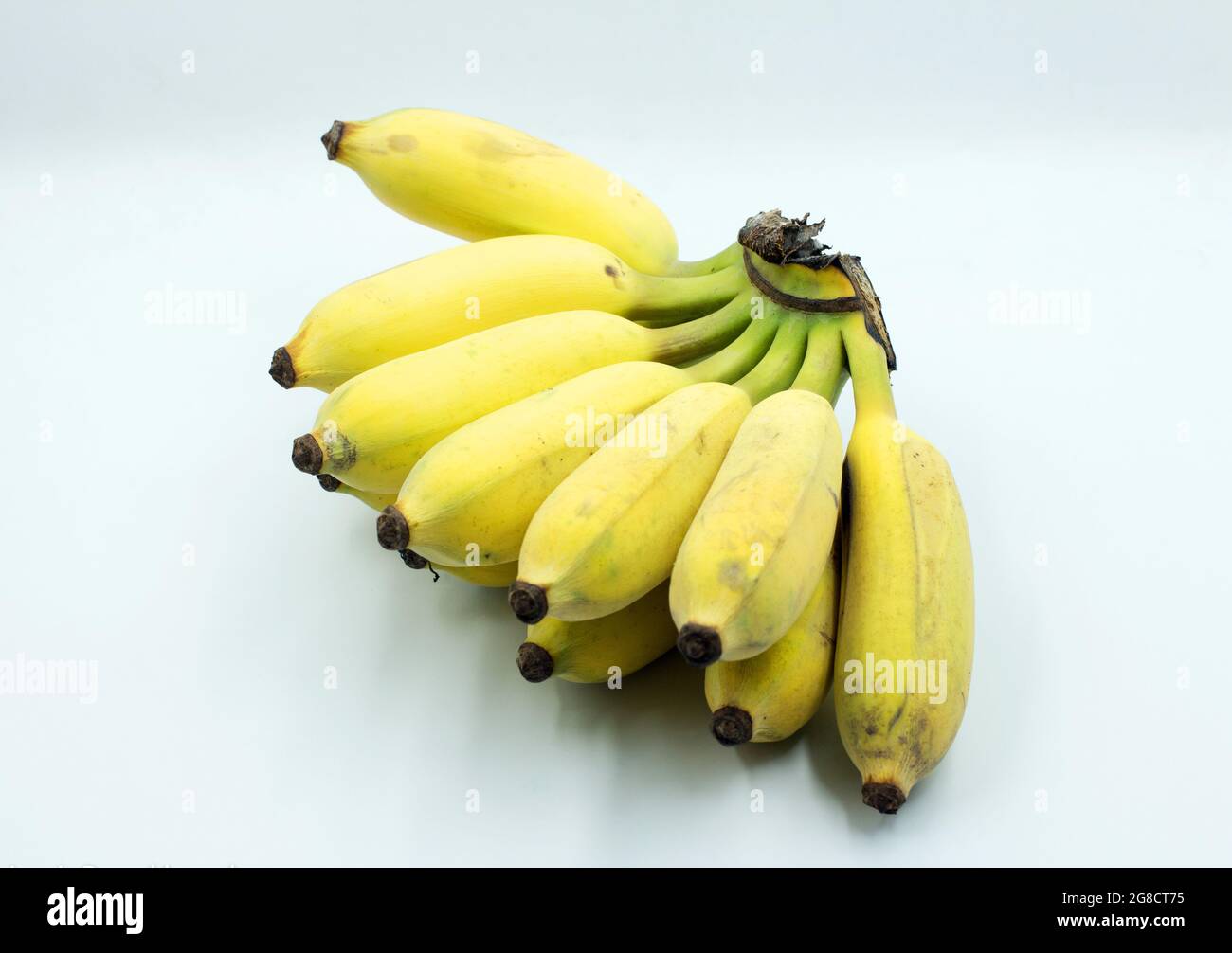 Bananen, die isoliert auf weißem Hintergrund. Stockfoto