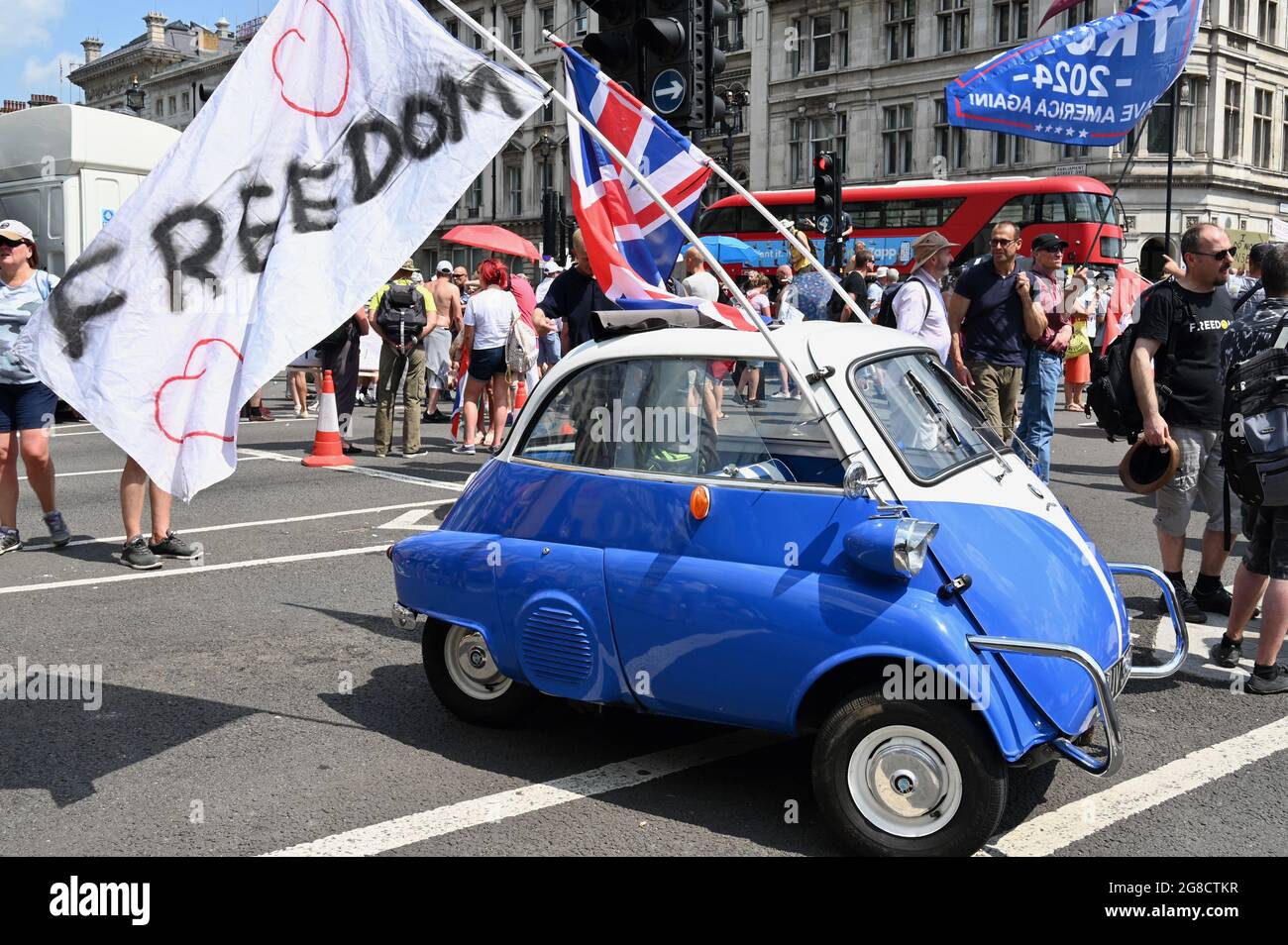 London, Großbritannien. Freiheitsflagge, Protest Zum Freedom Day, Parliament Square, Westminster. Kredit: michael melia/Alamy Live Nachrichten Stockfoto