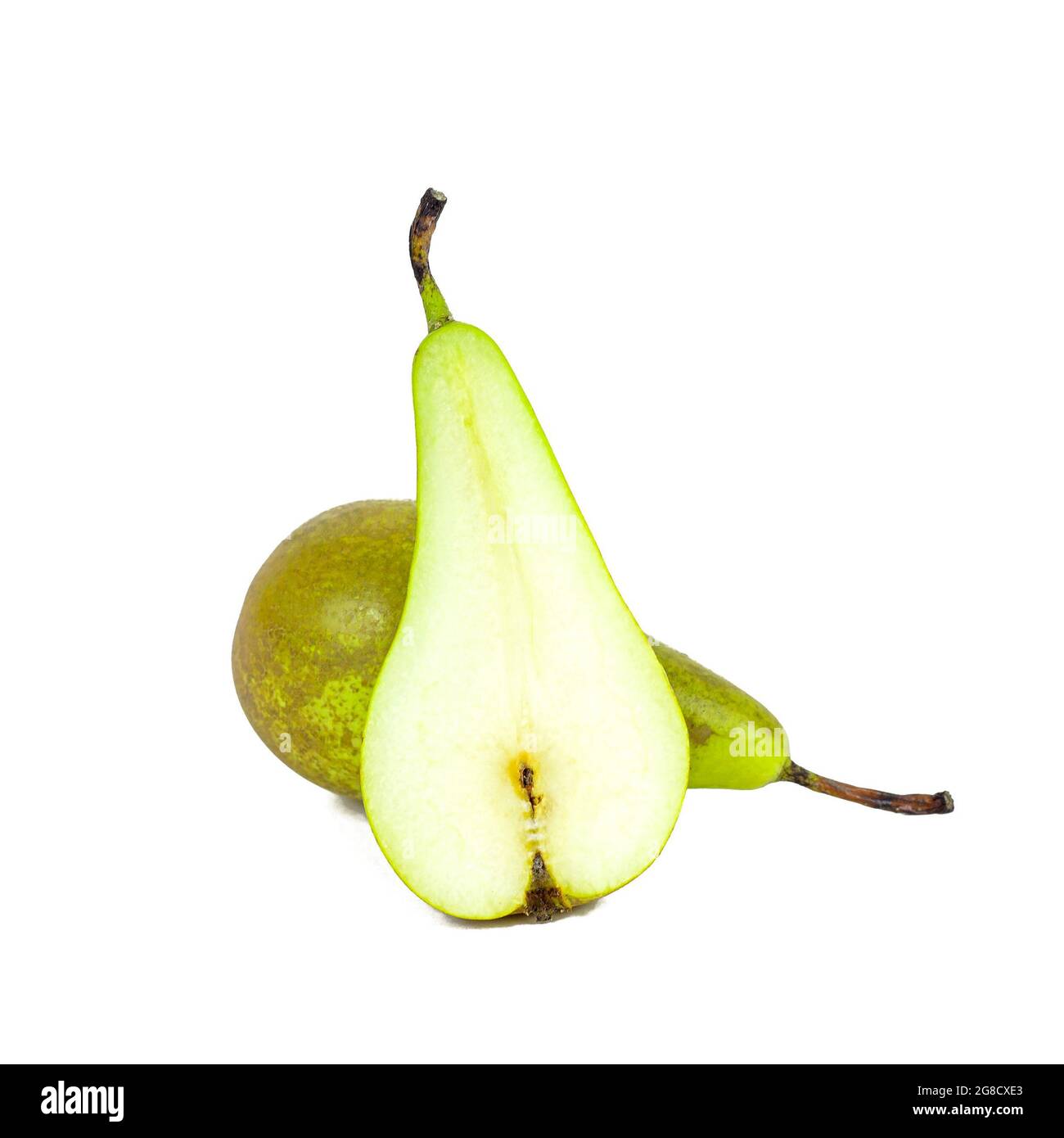 Frische grüne Bio-ganze Birne Nahaufnahme isoliert auf weißem Hintergrund. Stockfoto