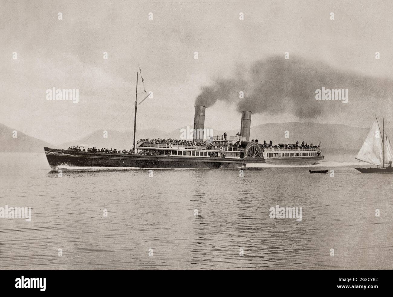 Eine Ansicht des RMS Columba aus dem späten 19. Jahrhundert, ein Clyde-Raddampfer, der die erste Etappe der „Royal Route“ nach Ardrishaig führte und 58 Sommer lang Rothesay und die Kyles of Bute anrief. Sie wurde von J & G Thomson aus Clydebank gebaut und war von 1879 bis 1935 das Flaggschiff der MacBrayne-Flotte und galt oft als der feinste Clyde-Dampfer aller Zeiten. Stockfoto