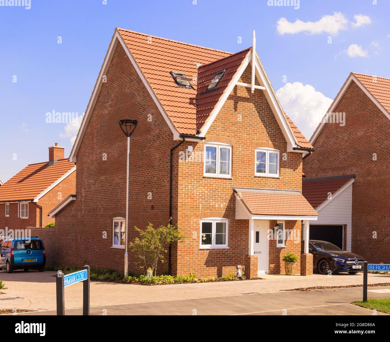Freistehendes Neubau-Haus in der neuen St. Michael's Hurst Wohnsiedlung. Bishop's Stortford, Hertfordshire. VEREINIGTES KÖNIGREICH Stockfoto