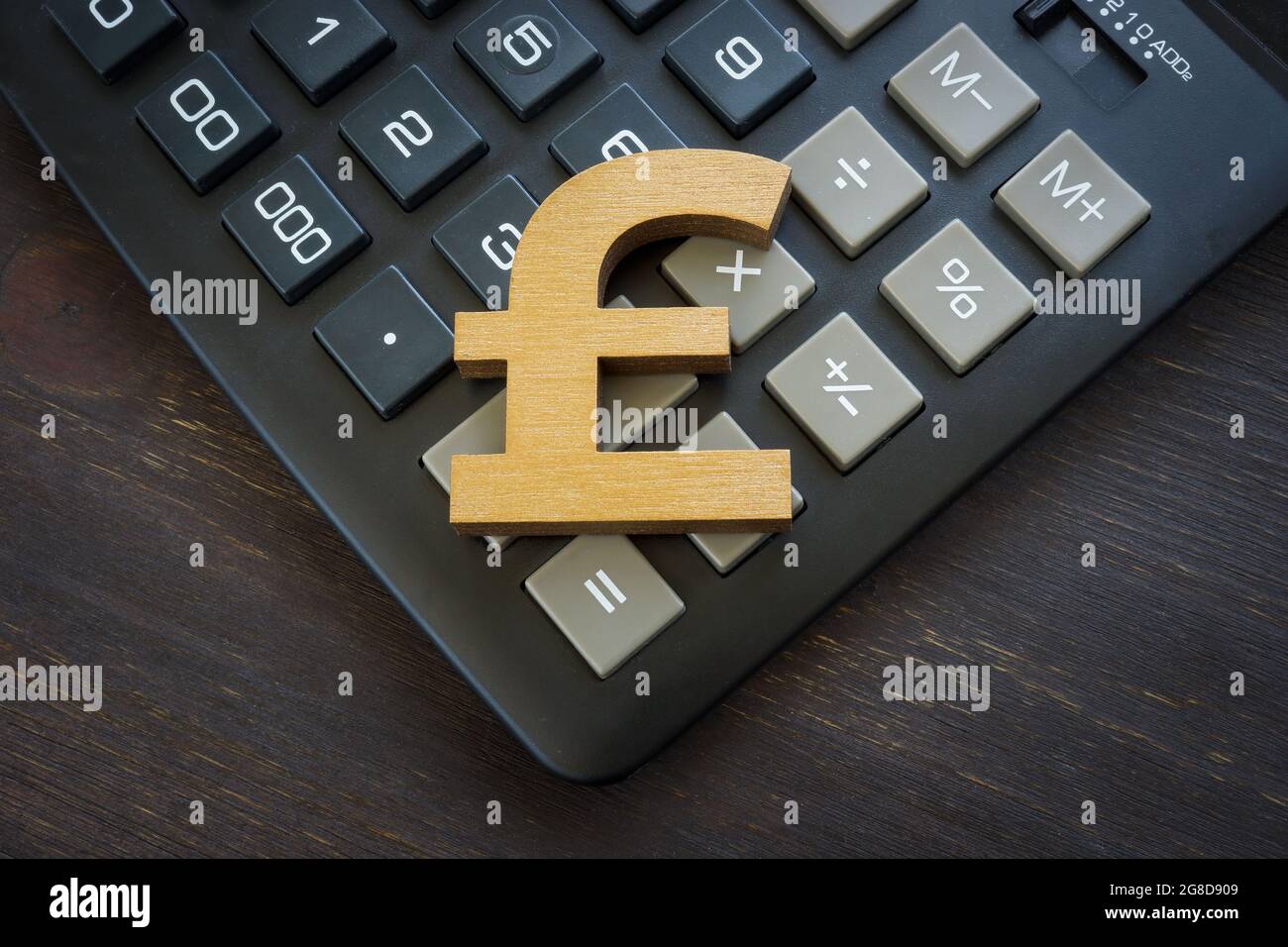 Pfund Sterling Zeichen auf einem Rechner als Symbol für den Austausch von Währungen und Finanzen. Stockfoto