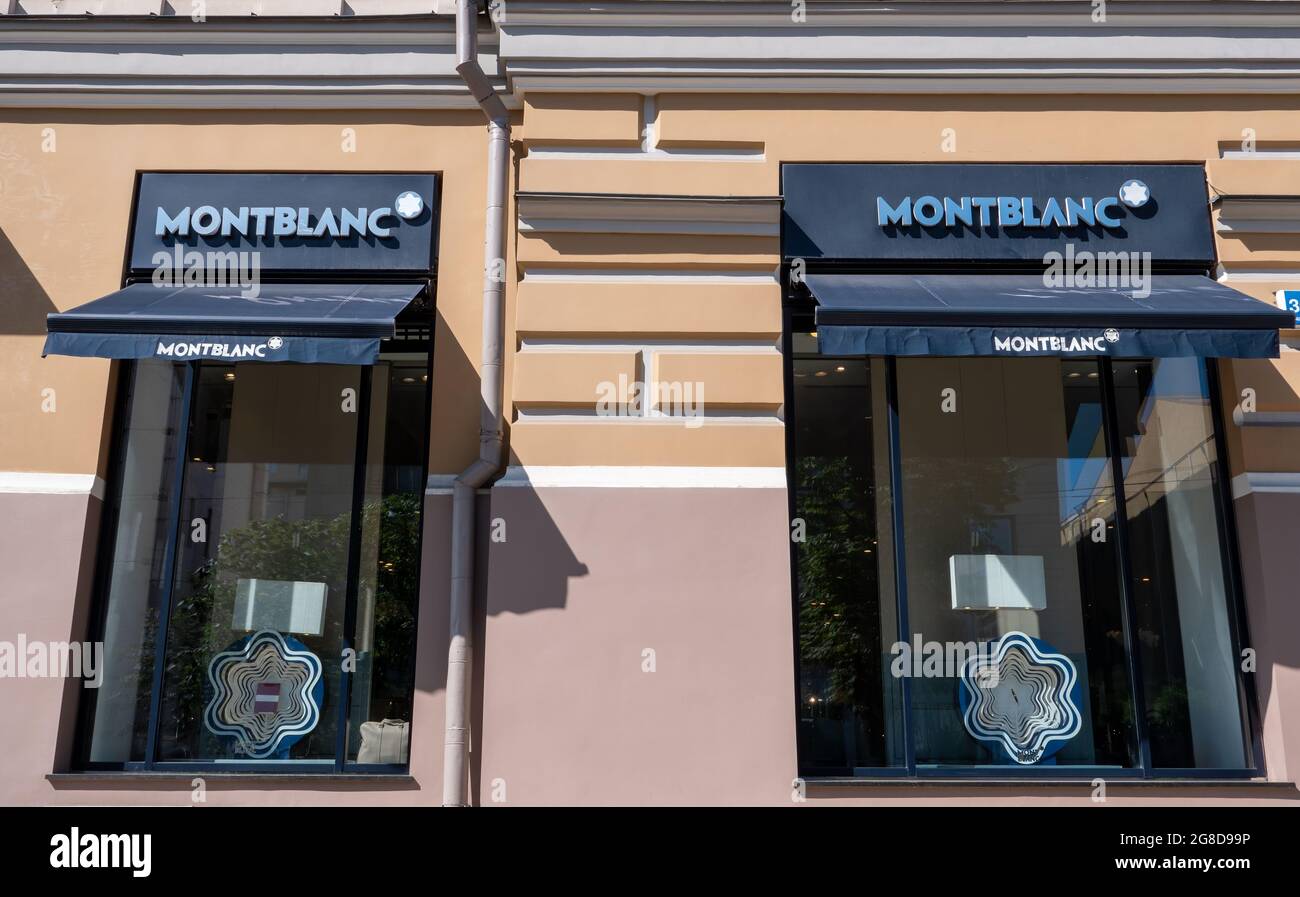 KIEW, UKRAINE - 07. Juli 2021. Vitrinen des Montblanc Markenstore. Stockfoto