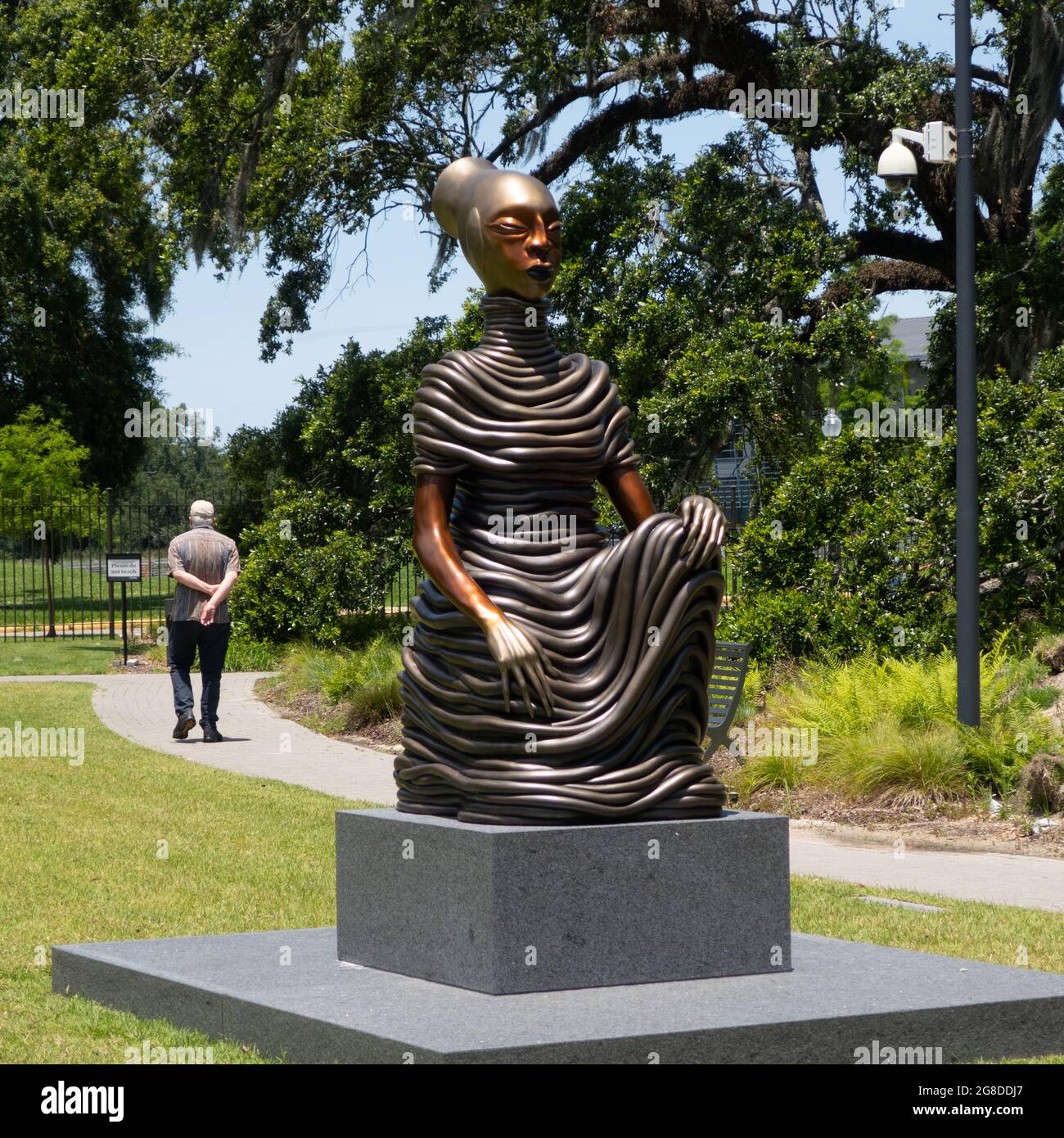 Spaziergang durch den Skulpturengarten des New Orleans City Park. Stockfoto