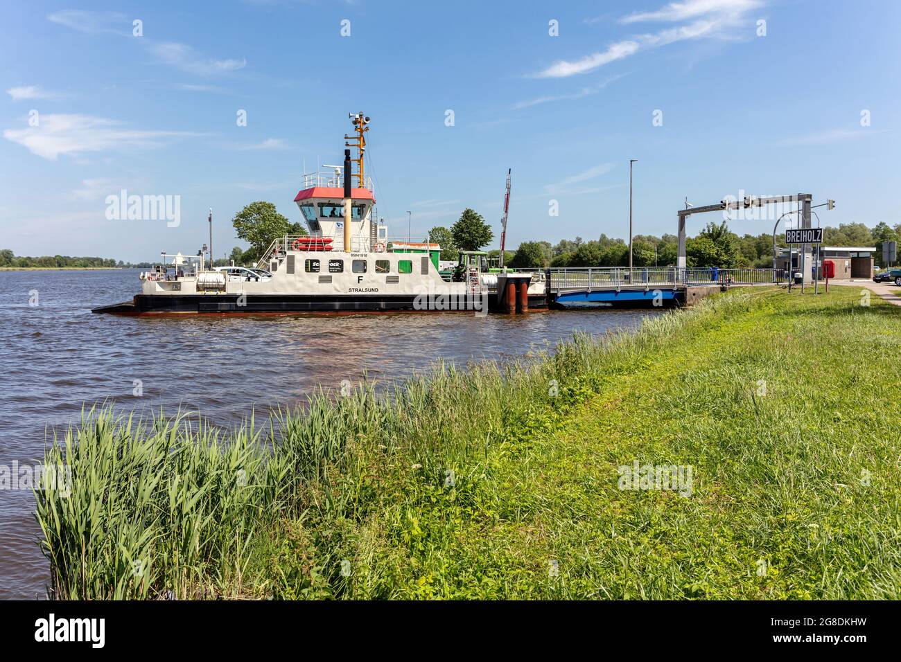 Kieler Kanalfähre STRALSUND an der Kreuzung Breiholz Stockfoto