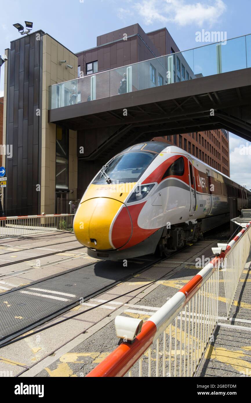 Neuer LNER AZUMA Zug, der am Lincoln City Central Station ankommt Stockfoto