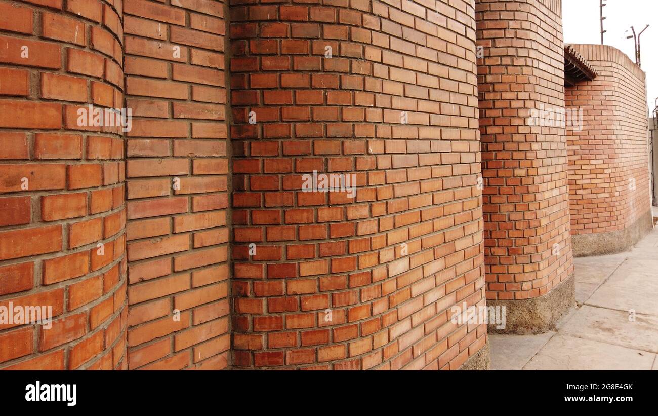 Rote Farbe Ziegelwand für Mauerwerk Hintergrund-Design. Panorama-Format, pared de ladrillos. Stockfoto