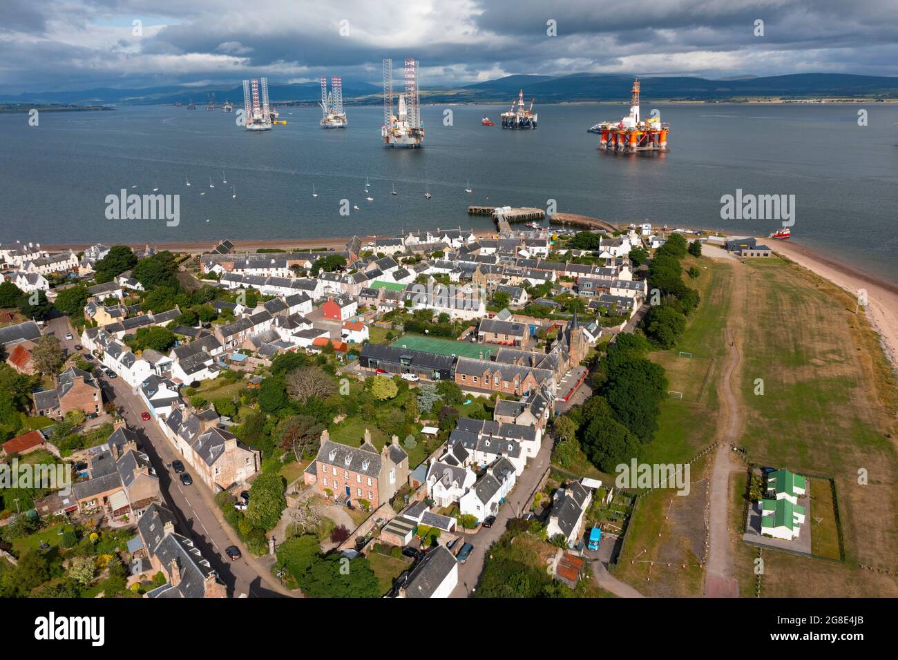 Luftaufnahme von der Drohne des Dorfes Cromarty auf der Black Isle auf Cromarty Firth, Ross und Cromarty, Schottland, Großbritannien Stockfoto