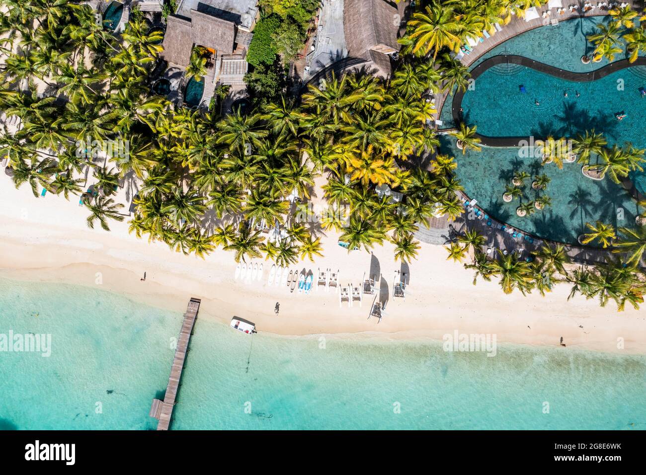 Luftbild, Strände mit Luxushotels mit Wassersport in der Region Trou-aux-Biches Pamplemousses, Mauritius Stockfoto