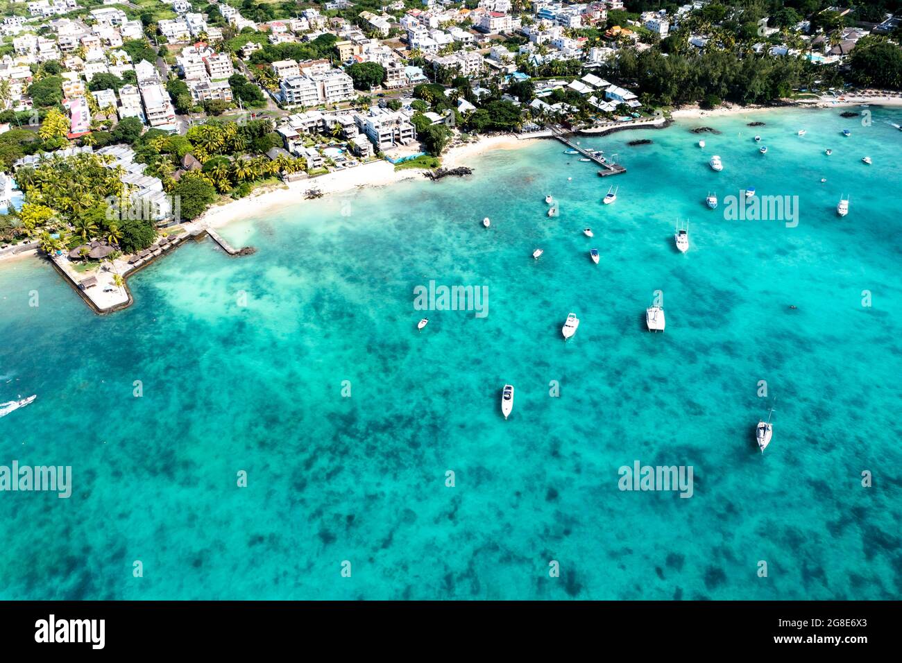 Luftbild, Strände mit Luxushotels mit Wassersport in der Region Trou-aux-Biches Pamplemousses, Mauritius Stockfoto