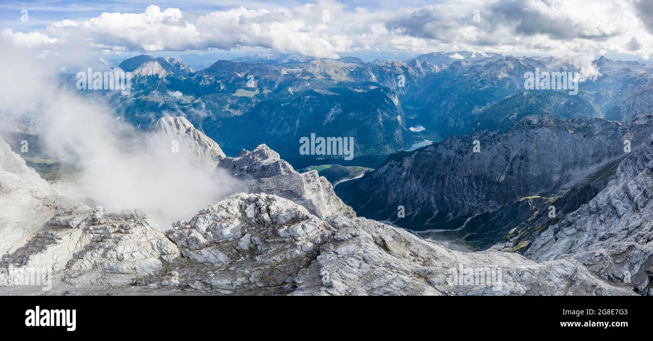Alpenpanorama vom Watzmann Mittelgipfel mit Königssee, Berchtesgadener Alpen, Berchtesgadener Land, Oberbayern, Bayern, Deutschland Stockfoto