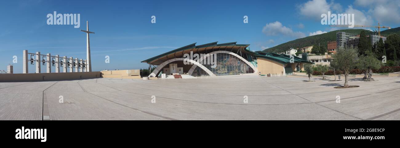 Basilika San Pio di Pietrelcina, auch bekannt als Wallfahrtskirche von Padre Pio, Architekt Renzo Piano, San Giovanni Rotondo, Apulien, Italien Stockfoto