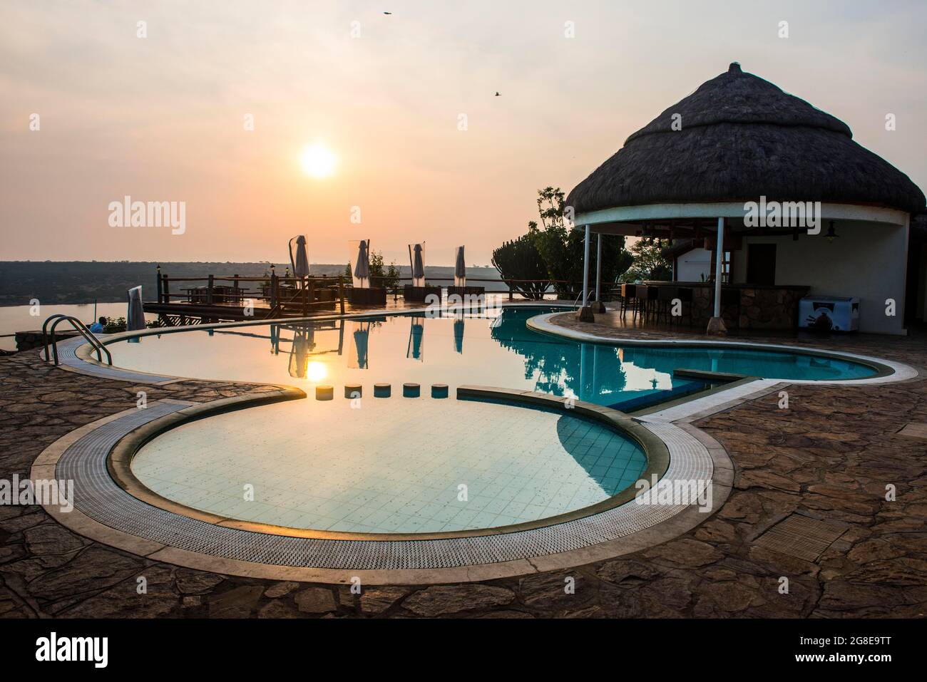 Pool oberhalb der Kazinga channel verbindet Lake George und Lake Edward bei Sonnenuntergang, Queen Elizabeth National Park, Uganda Stockfoto