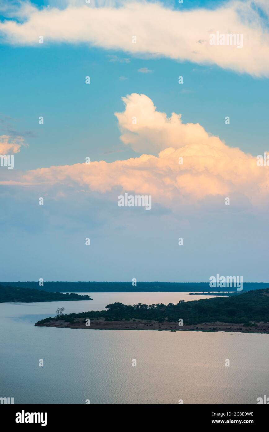 Kazinga Kanal verbindet Lake george und Lake Edward bei Sonnenuntergang, Queen Elizabeth National Park, Uganda Stockfoto