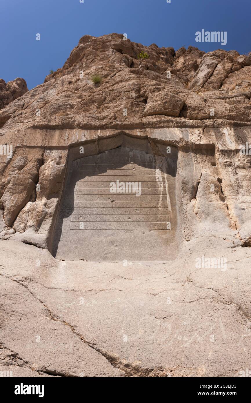 Bisotun(Behistun,Bistun),Mithridates ii Reliefschnitzereien auf den Felsklippen, Provinz Kermanshah, Iran, Persien, Westasien, Asien Stockfoto