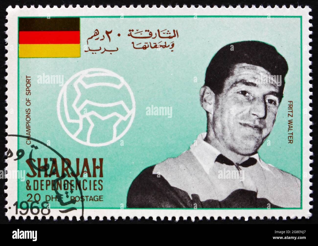 SHARJAH - UM 1968: Eine in Sharjah UAE gedruckte Briefmarke zeigt Friedrich Fritz Walter, berühmten Fußballspieler, um 1968 Stockfoto