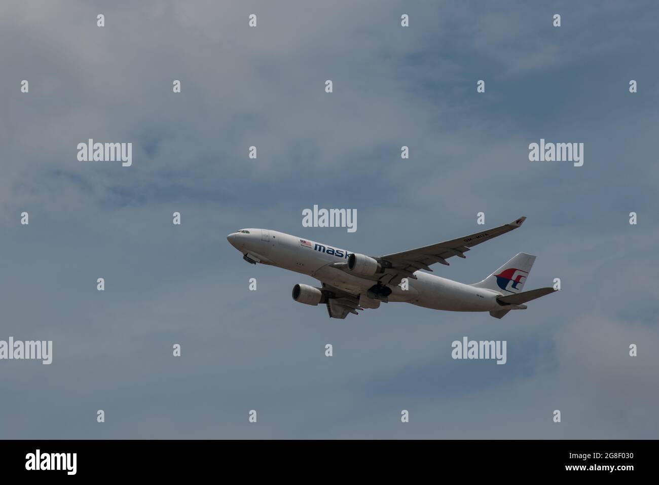 Hongkong, China, 17. Juli 2021, ein Airbus A330-223F von Malaysian Airlines hebt vom Internationalen Flughafen Hongkong ab. Stockfoto