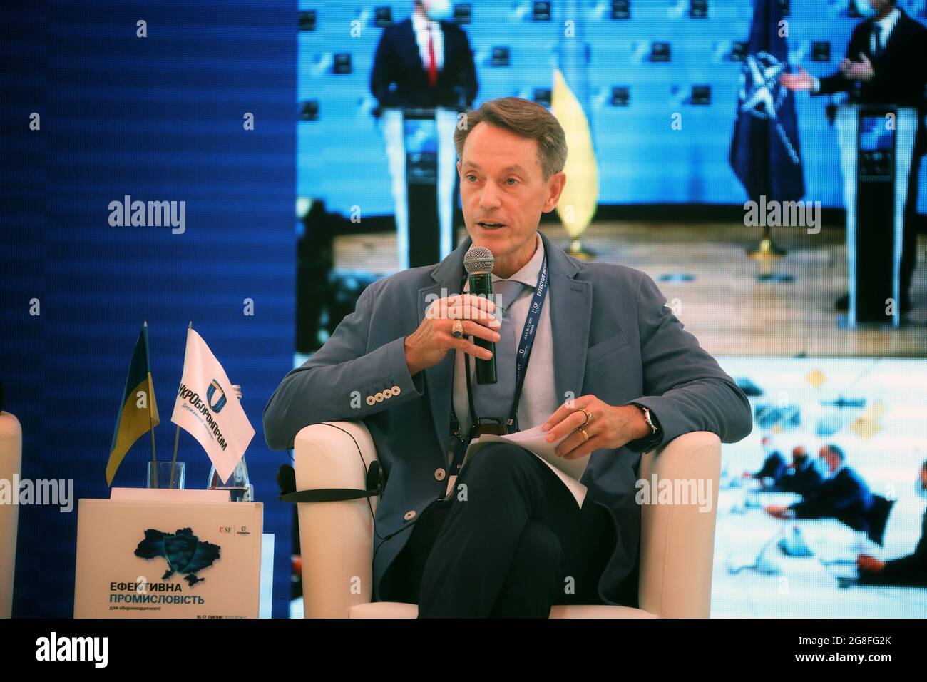ODESA, UKRAINE - 17. JULI 2021 - Gordon B. 'Skip' Davis, stellvertretender Generalsekretär der NATO für Verteidigungsindustrie, spricht während der EF Stockfoto