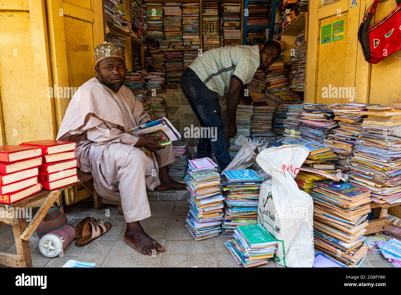 Buchhandlung im Basar, Kano, Kano State, Nigeria, Westafrika, Afrika Stockfoto