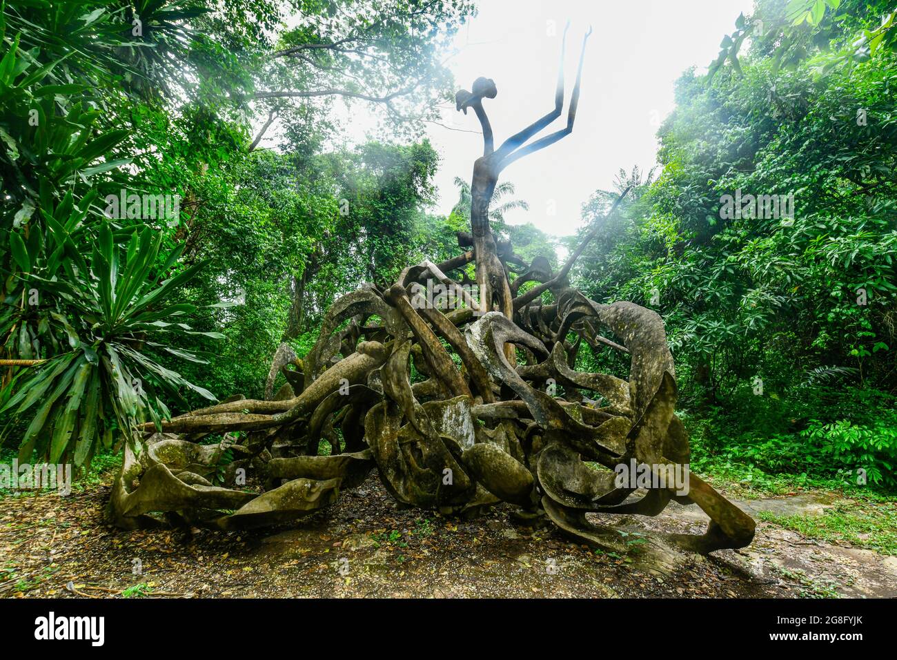 Voodoo-Skulpturen im Osun-Osogbo Sacred Grove, UNESCO-Weltkulturerbe, Osun State, Nigeria, Westafrika, Afrika Stockfoto