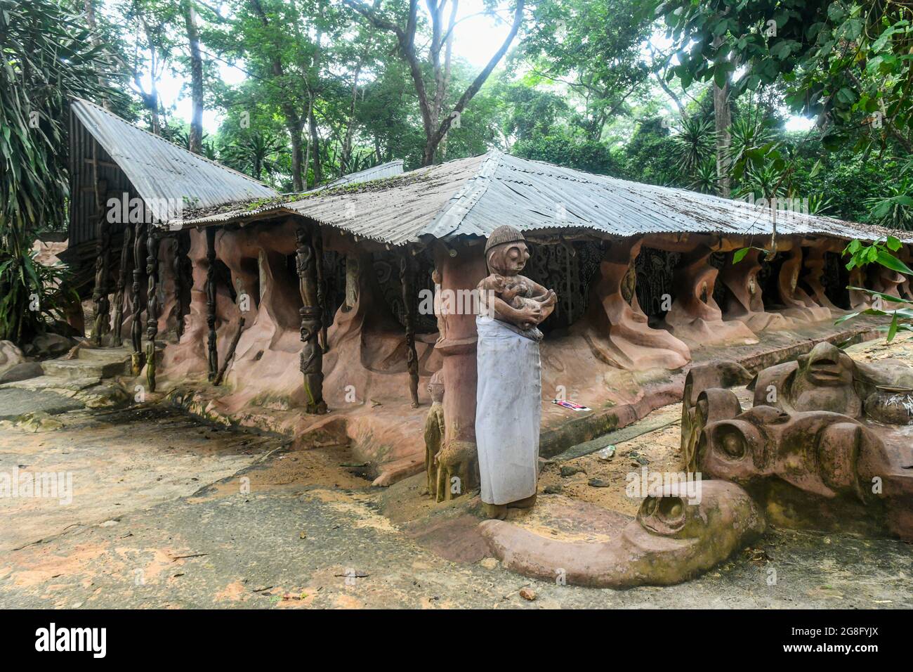 Heiliges Haus im heiligen Hain von Osun-Osogbo, UNESCO-Weltkulturerbe, Bundesstaat Osun, Nigeria, Westafrika, Afrika Stockfoto