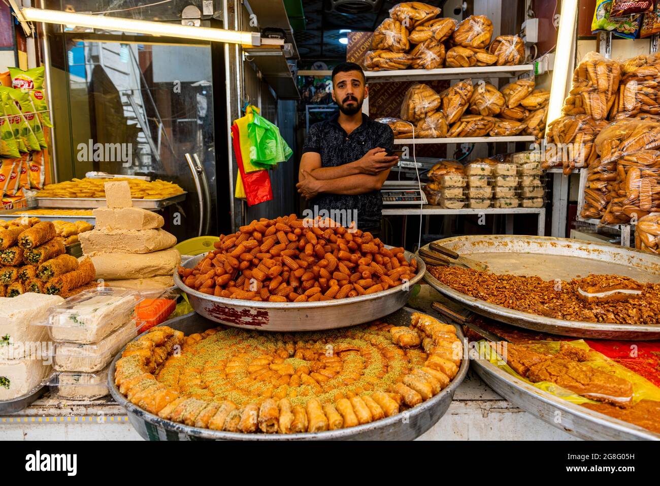 Mann, der Süßigkeiten verkauft, Kerbala, Irak, Naher Osten Stockfoto