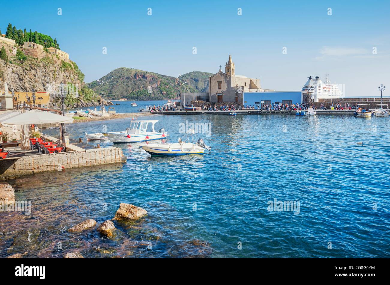 Marina Corta Hafen, Lipari Stadt, Lipari Insel, Äolische Inseln, UNESCO Weltkulturerbe, Sizilien, Italien, Mittelmeer, Europa Stockfoto