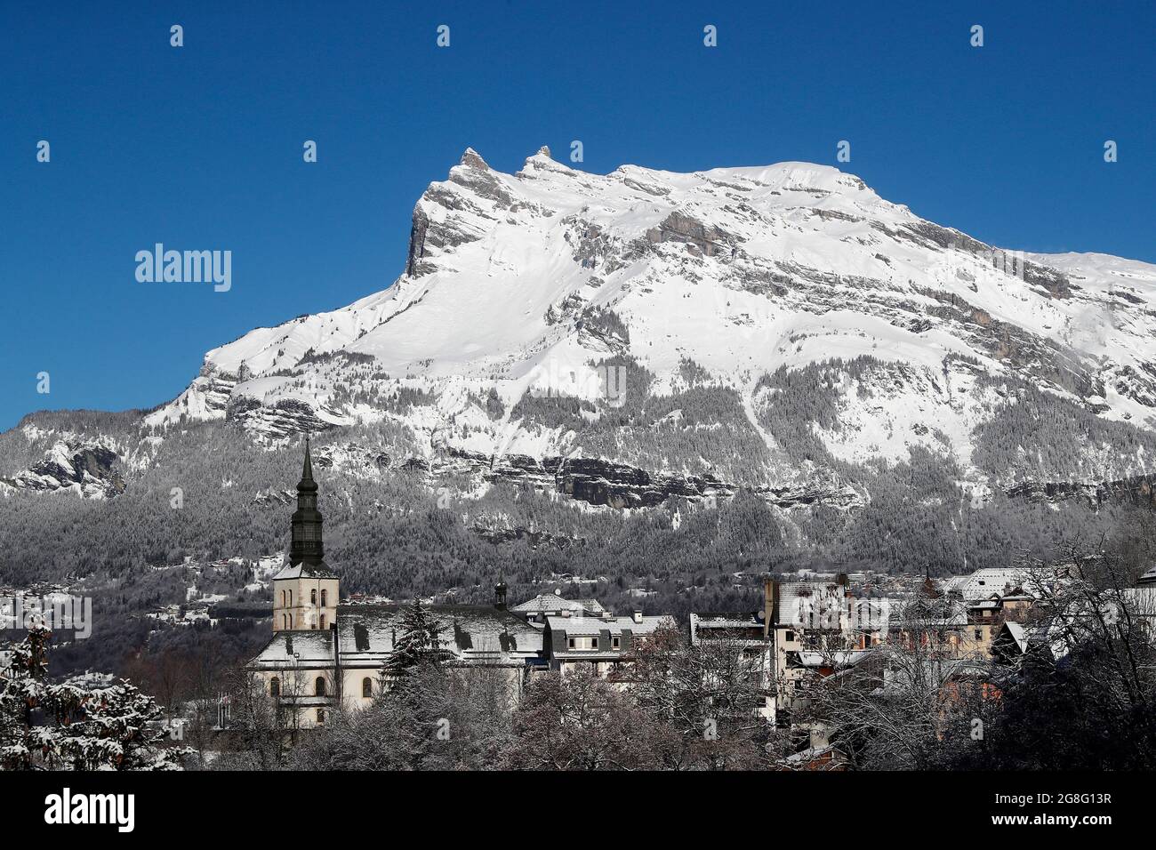 Saint Gervais Mont-Blanc Dorf im Winter, ein berühmtes Skigebiet, Saint-Gervais, Haute Savoie, Französische Alpen, Frankreich, Europa Stockfoto