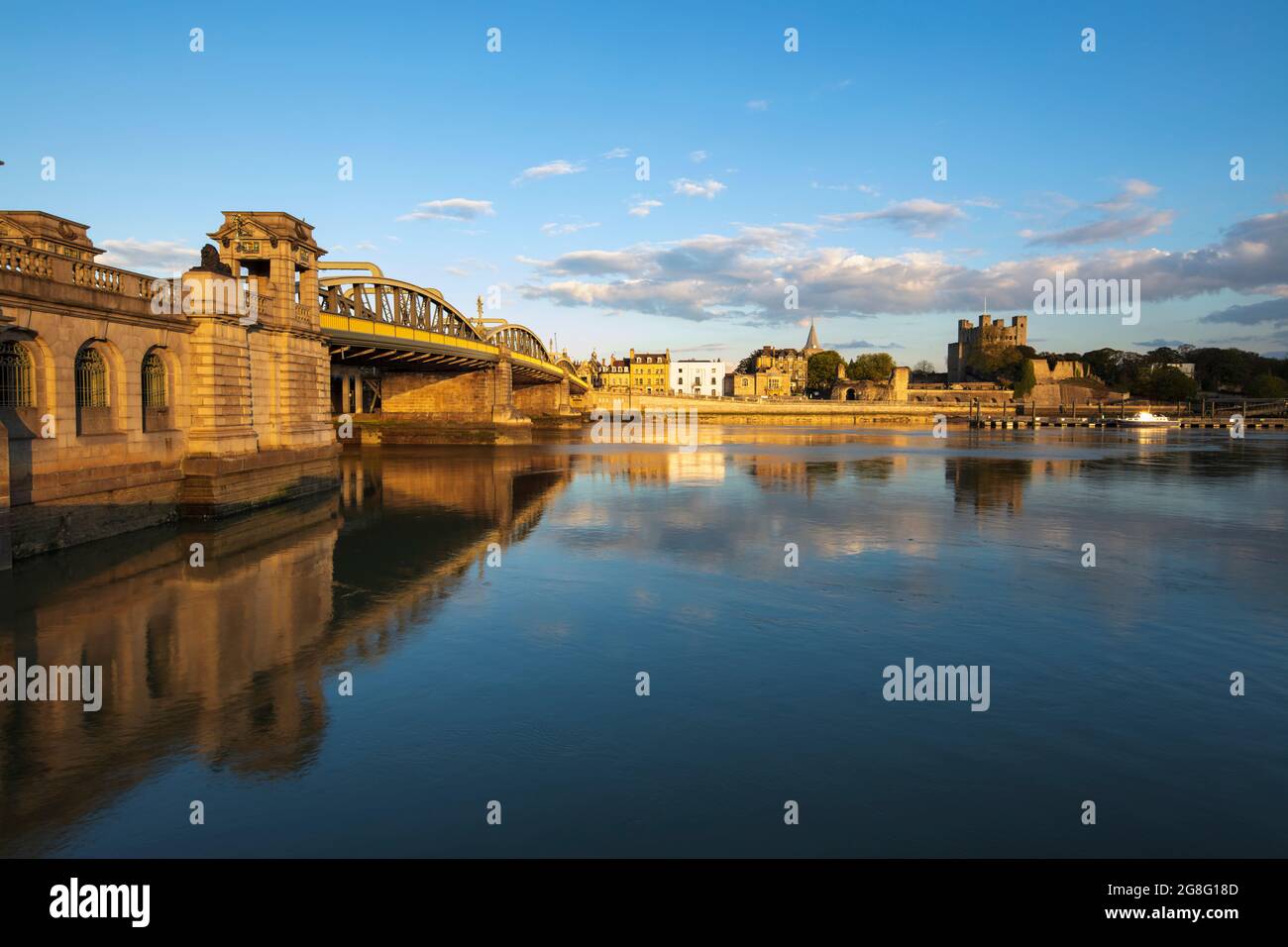 Rochester Bridge über den Fluss Medway zur Altstadt und zum Norman Castle, Rochester, Kent, England, Vereinigtes Königreich, Europa Stockfoto