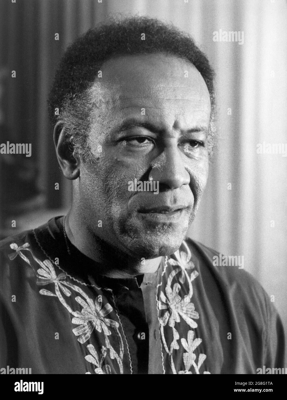 Raymond St. Jacques, Head and Shoulders Publicity Portrait für die TV Drama Series, „The Andros Targets“, Folge: „Requiem for a Stolen Child Parts 1 and 2“, CBS-TV, 1977 Stockfoto