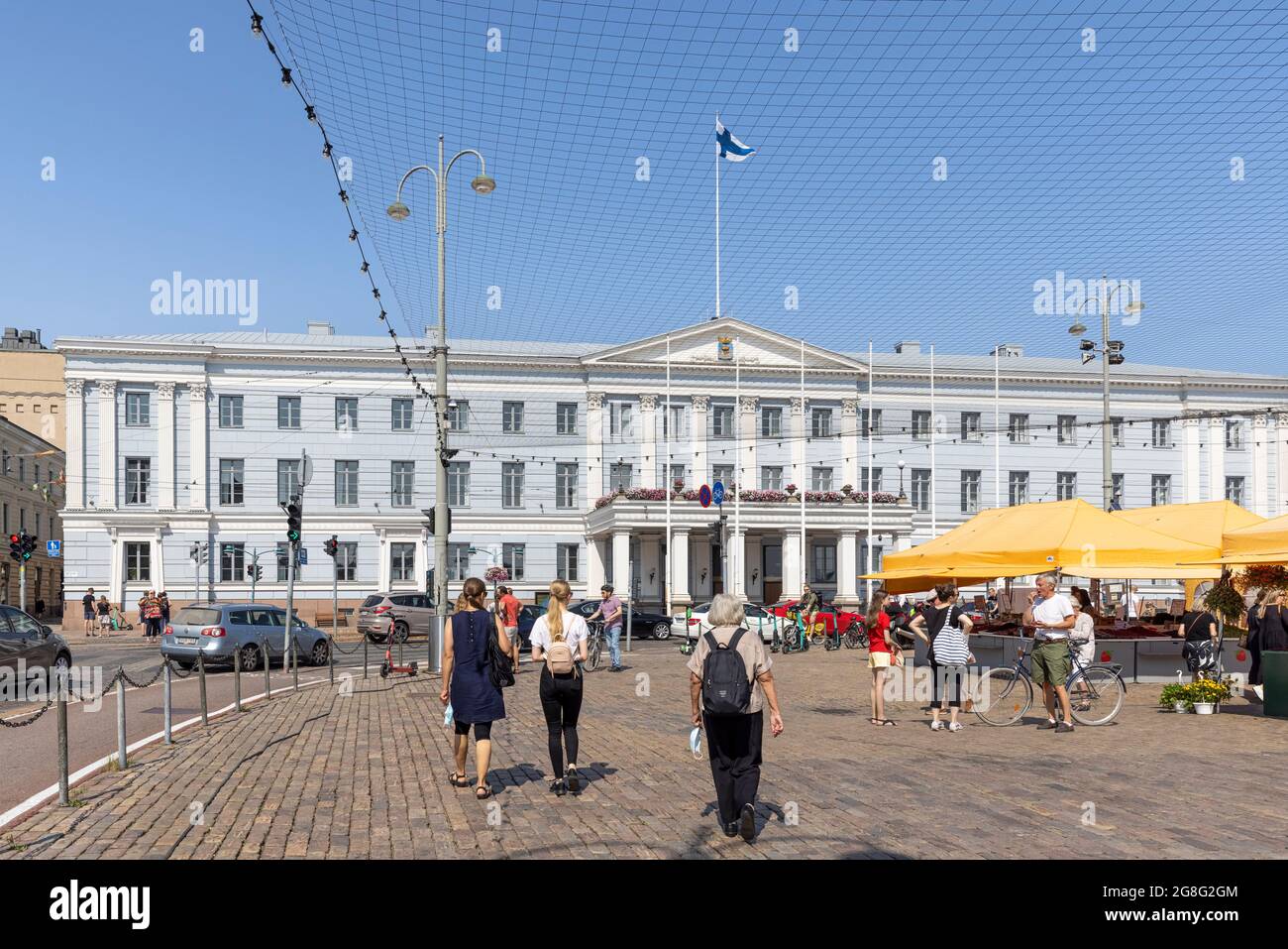 Rathaus von Helsinki bei strahlendem Sommersonne am Wochenende Stockfoto