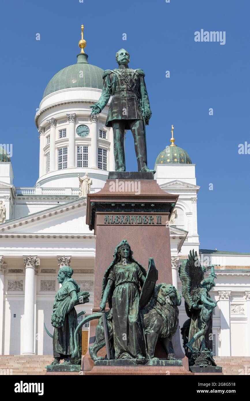 Die berühmte weiße Fassade der Kathedrale von Helsinki ist ein internationales Wahrzeichen Stockfoto