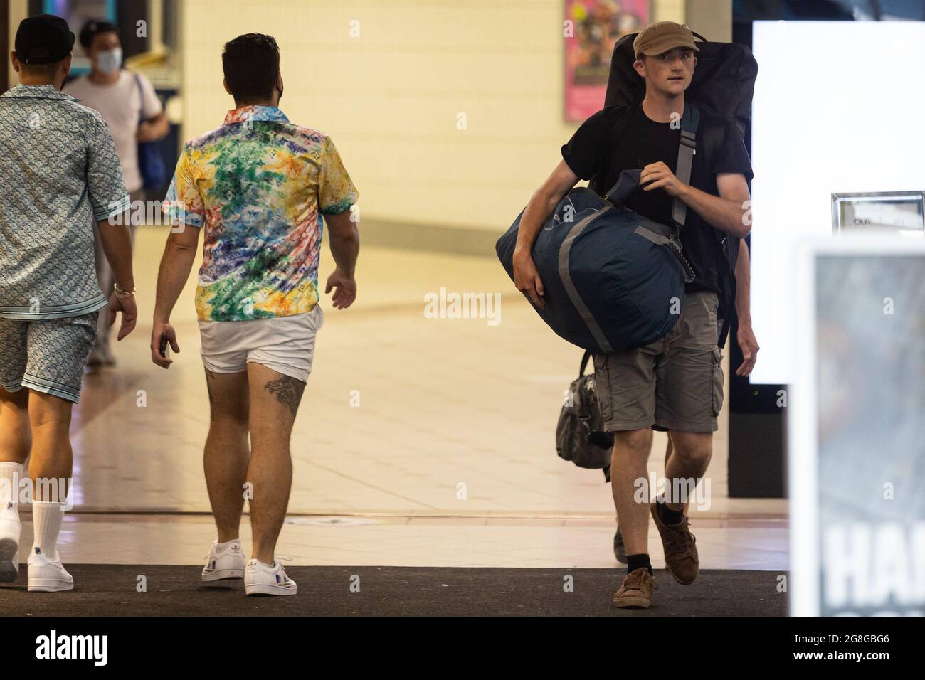London, Großbritannien. Juli 2021. LONDON, GROSSBRITANNIEN. JULI. Mitglieder des öffentlichen Nahverkehrs nutzen öffentliche Verkehrsmittel in und um London, Großbritannien am Montag, den 19. Juli 2021, werden die so genannten ‘Freedom Day' as Covid 19 Einschränkungen aufgehoben. Obwohl Gesichtsmasken für Londoner Züge und Busse im Verkehr immer noch obligatorisch sind, wurden einige Pendler ohne eine beobachtet. (Kredit: Tejas Sandhu | MI Nachrichten) Kredit: MI Nachrichten & Sport /Alamy Live Nachrichten Stockfoto