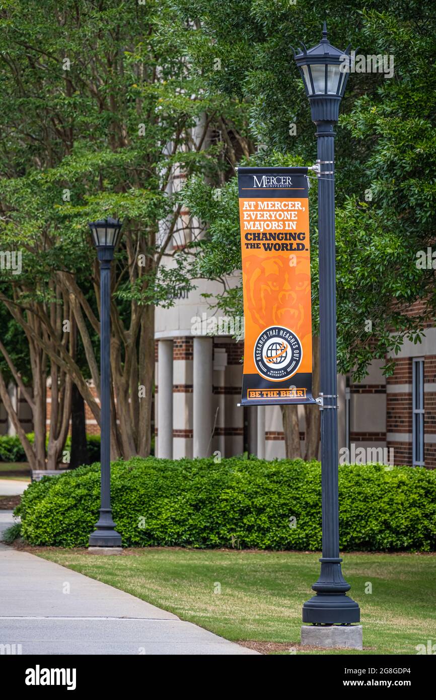 Lamppost-Banner der Mercer University auf dem Cecil B. Day Graduate and Professional Campus in Atlanta, Georgia. (USA) Stockfoto