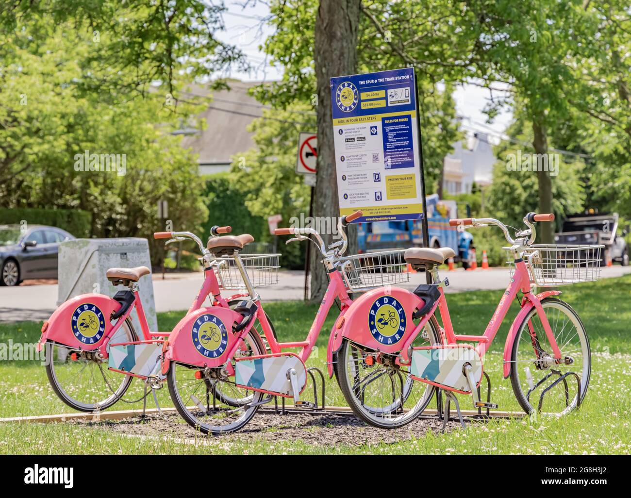 Pedal Share Fahrräder am Bahnhof Southampton Stockfoto
