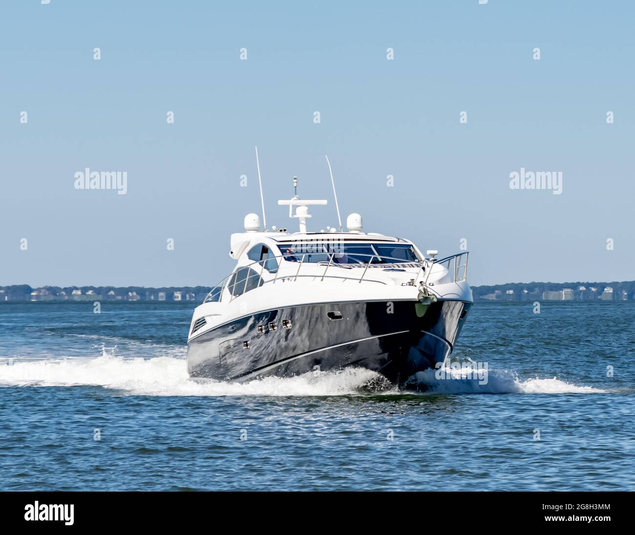 Yacht-Kreuzfahrt vor Shelter Island, NY Stockfoto