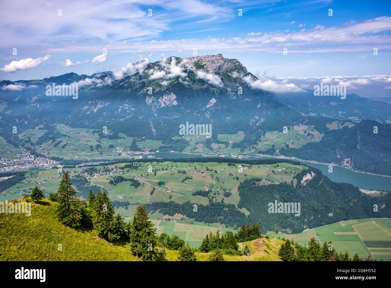 Der Pilatus, auch oft als Pilatus bezeichnet, ist ein majestätischer Berg mit Blick auf Luzern in der Zentralschweiz. Stockfoto